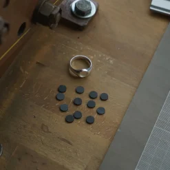Anillo Nusa Pizarra