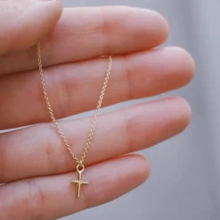 Collar Cruz (Oro 18kt)