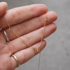 Collar Mini Letra Oro