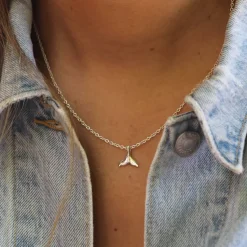 Collar Whale