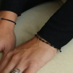 Pulsera Mini Letra Nuditos Oro