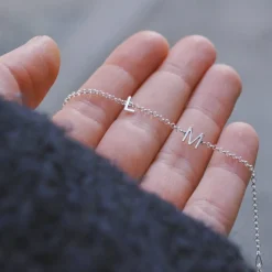 Pulsera Mini Letra Plata
