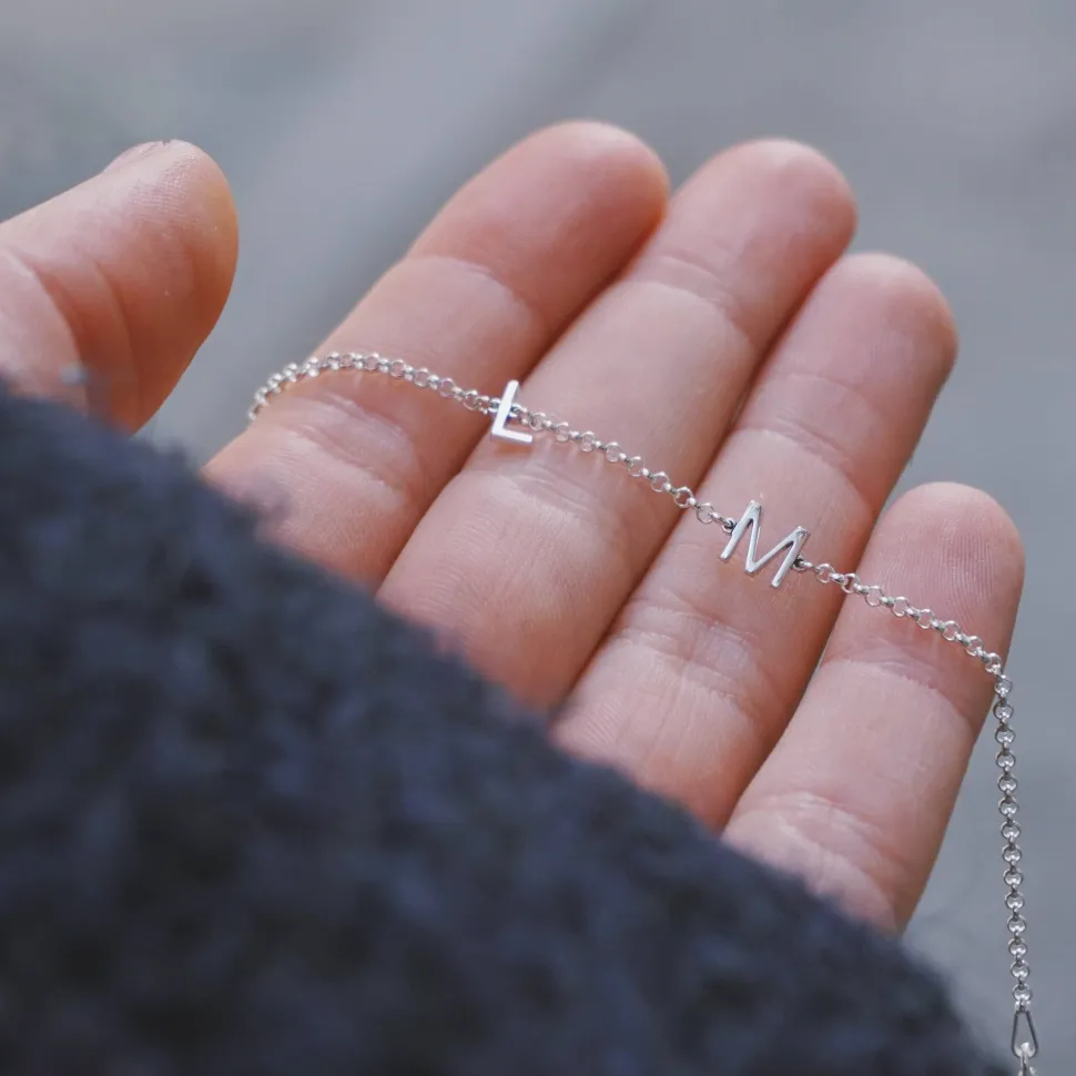 Pulsera Mini Letra Plata